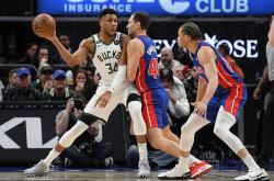 1xBit体育网页版登录入口-雄鹿主场力克活塞，字母哥单场22分创新高