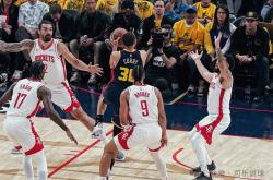 1xBit体育直播-关于勇士队场外纷争事件引发球迷争执的信息