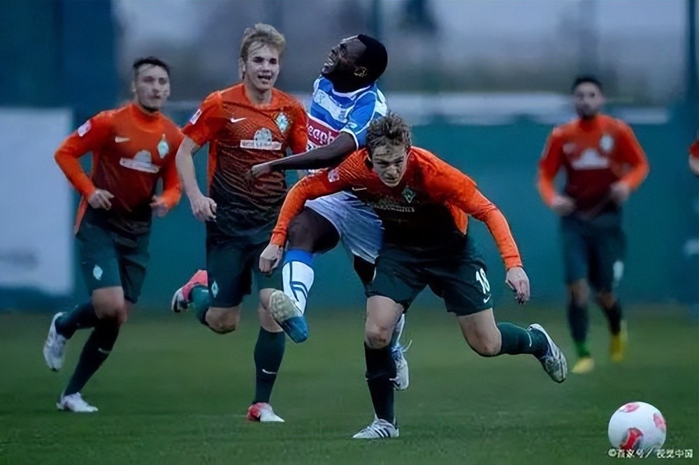 包含冰岛队战斗力强劲，欧洲预选赛晋级形势乐观的词条