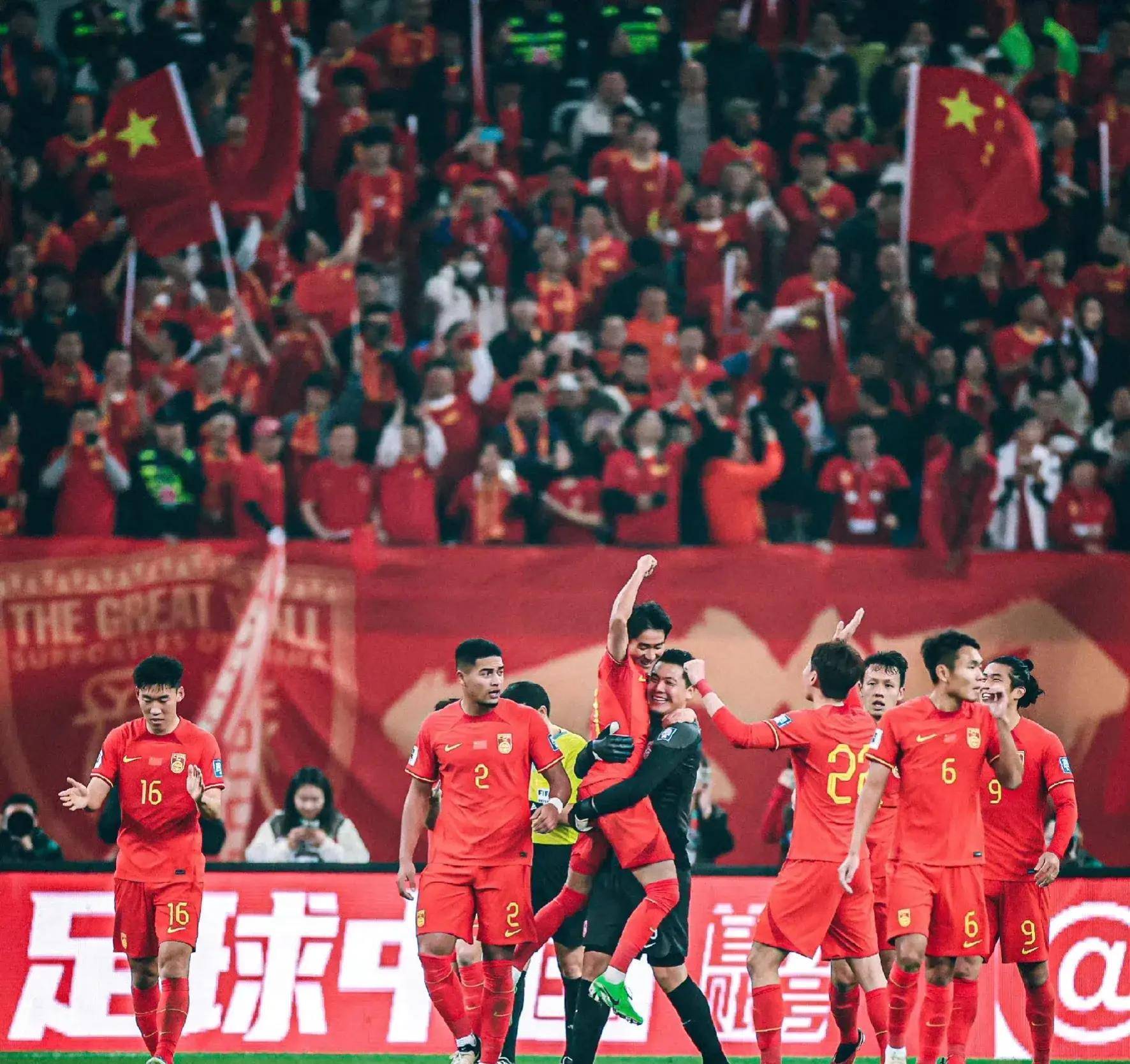 精彩足球赛事中球队实现逆转取胜 精彩足球赛事中球队实现逆转取胜