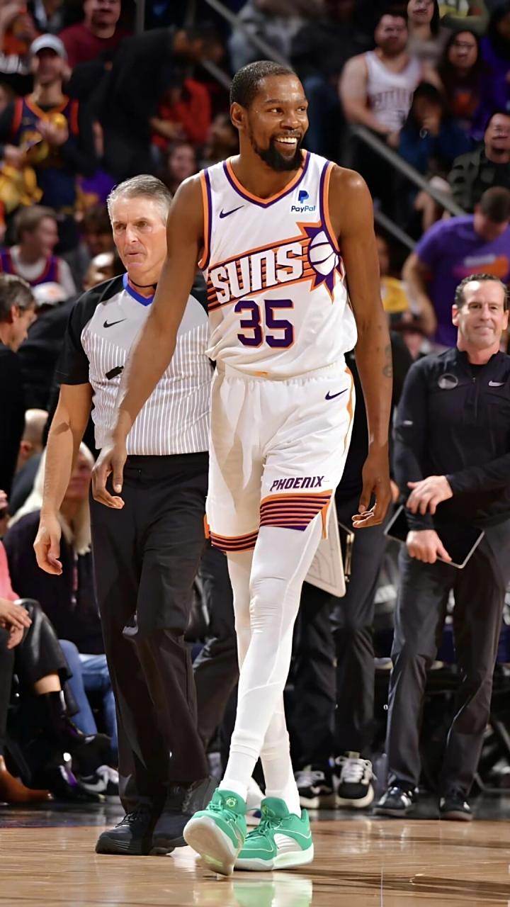 国际篮球赛事上球员们展现出色状态 国际篮球赛事上球员们展现出色状态