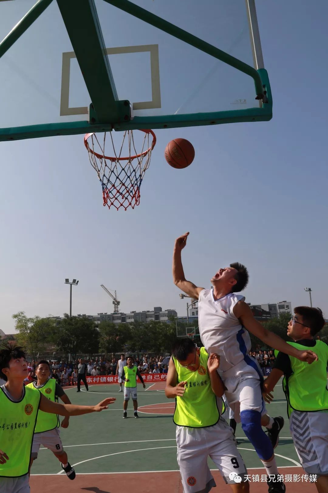 比赛技压群雄,彪炳成绩的简单介绍 比赛技压群雄,彪炳成绩的简单介绍