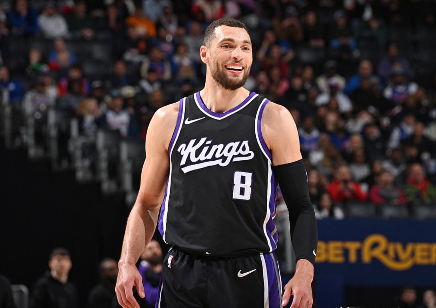 包含国王球员霍姆斯因伤缺席季后赛首场比赛的词条 包含国王球员霍姆斯因伤缺席季后赛首场比赛的词条