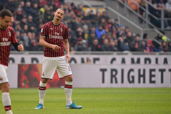 AC米兰后场轮换频繁，教练组面临选将难题