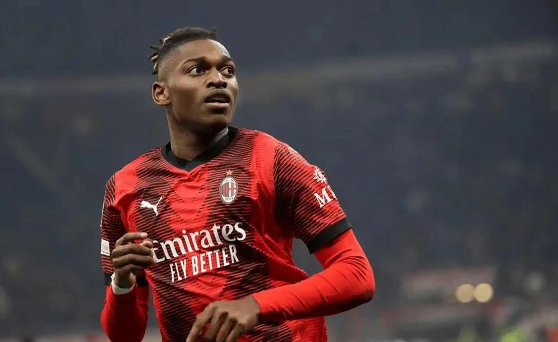 AC米兰后场轮换频繁，教练组面临选将难题