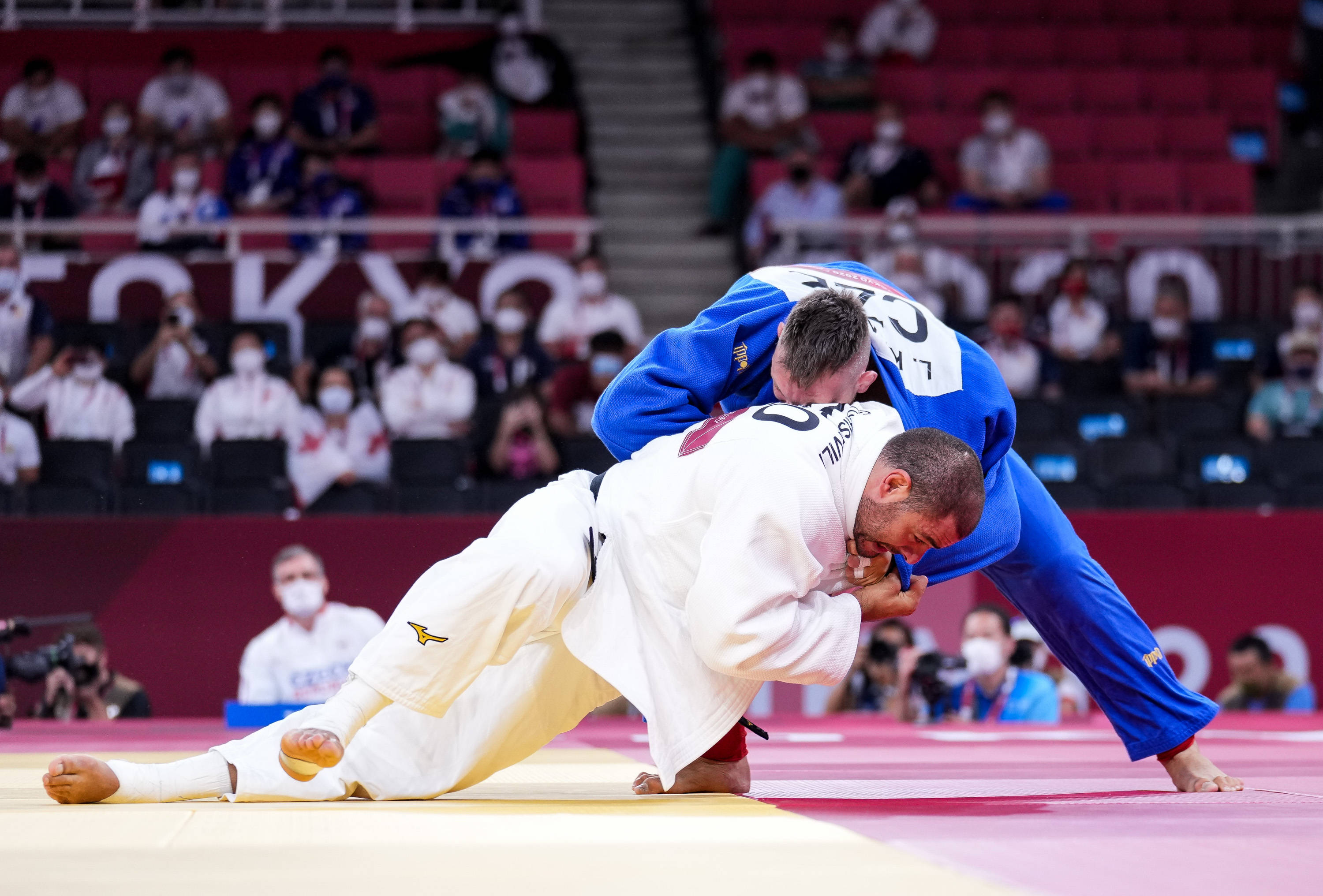 泰国柔道选手雄心勃发，成功夺得冠军