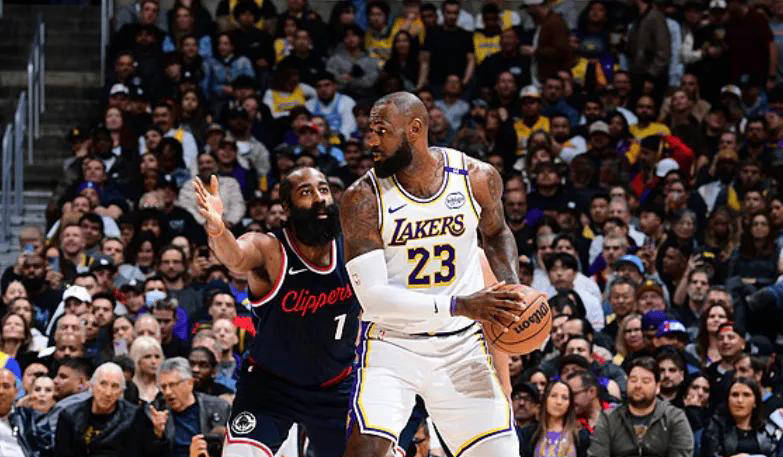 湖人逆袭，力克快船取得胜利的简单介绍