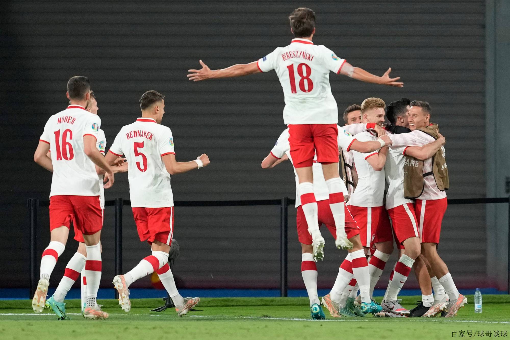 波兰逆袭瑞典，取得欧锦赛突破