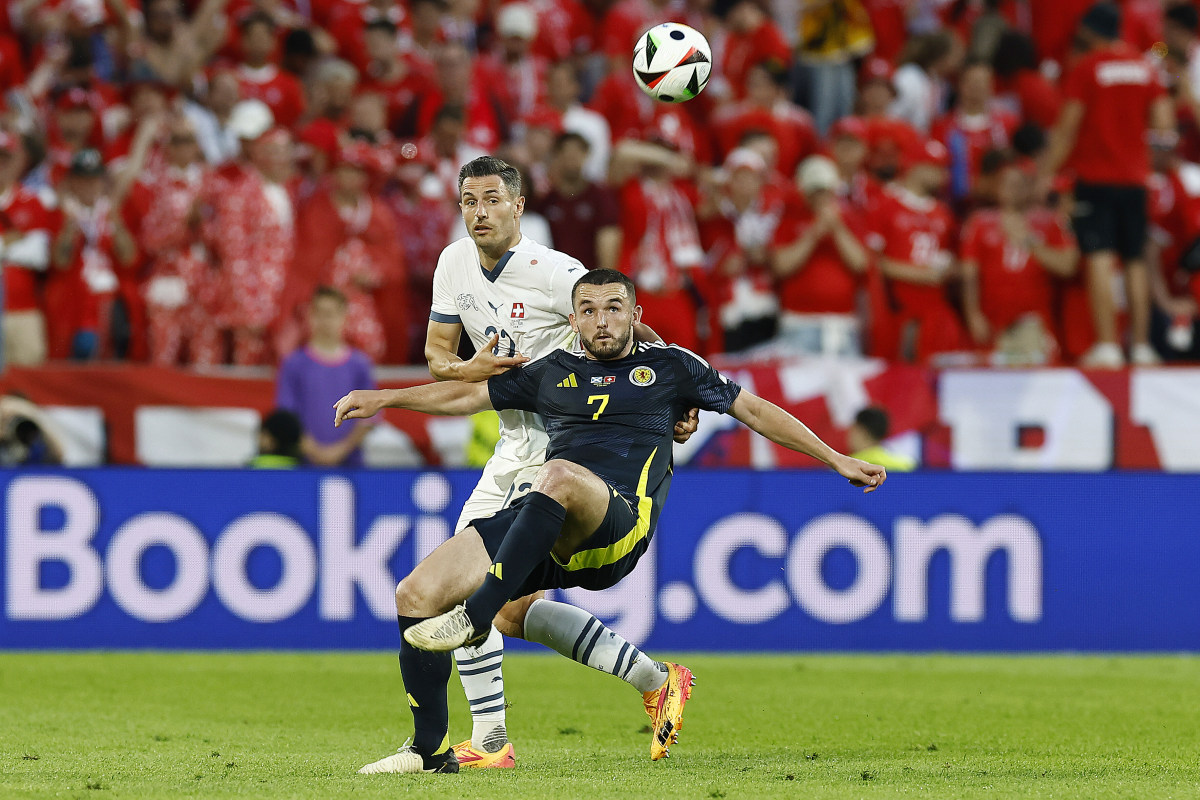 白俄罗斯在欧洲杯预选赛中战胜俄罗斯